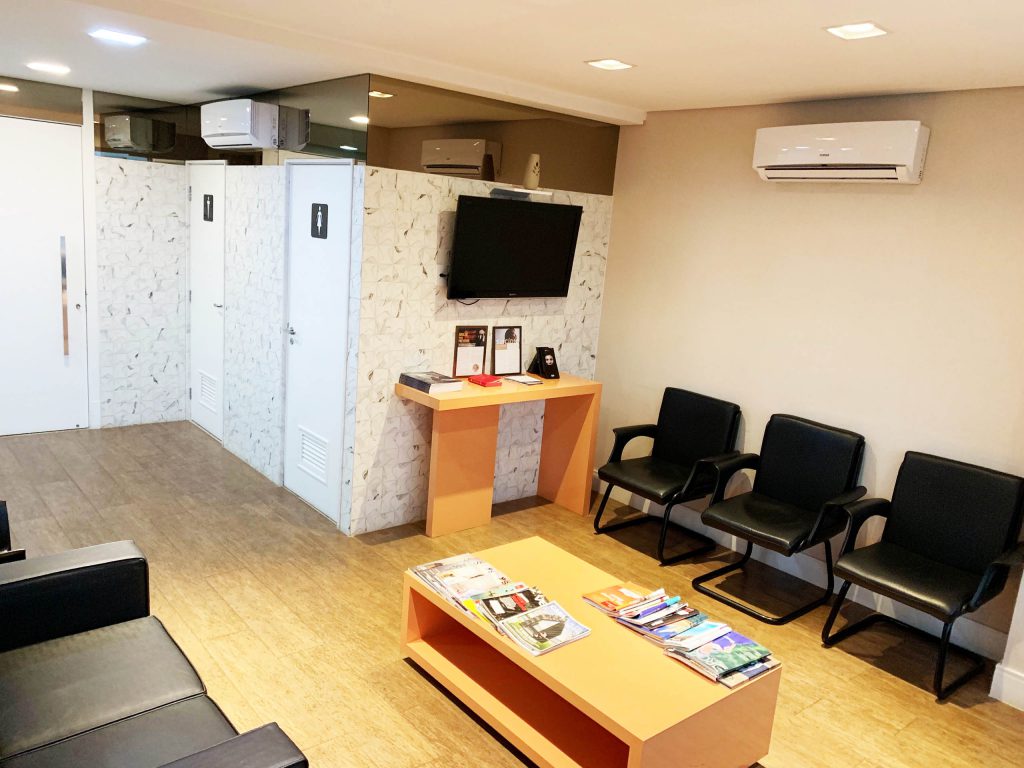 Espaço de recepção com conforto e acolhimento